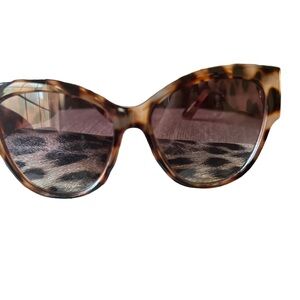 Beautiful brand  new women’s sunglasses
